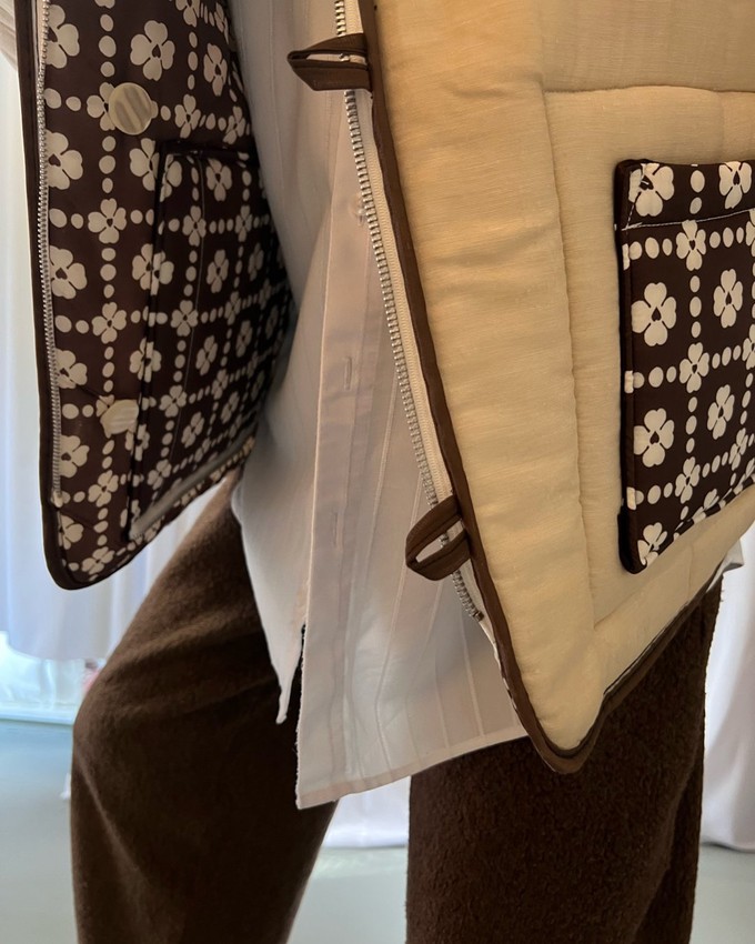 Our "WHITE DAISIES"  Reversible Blanket Made COAT - M from Fitolojio Workshop