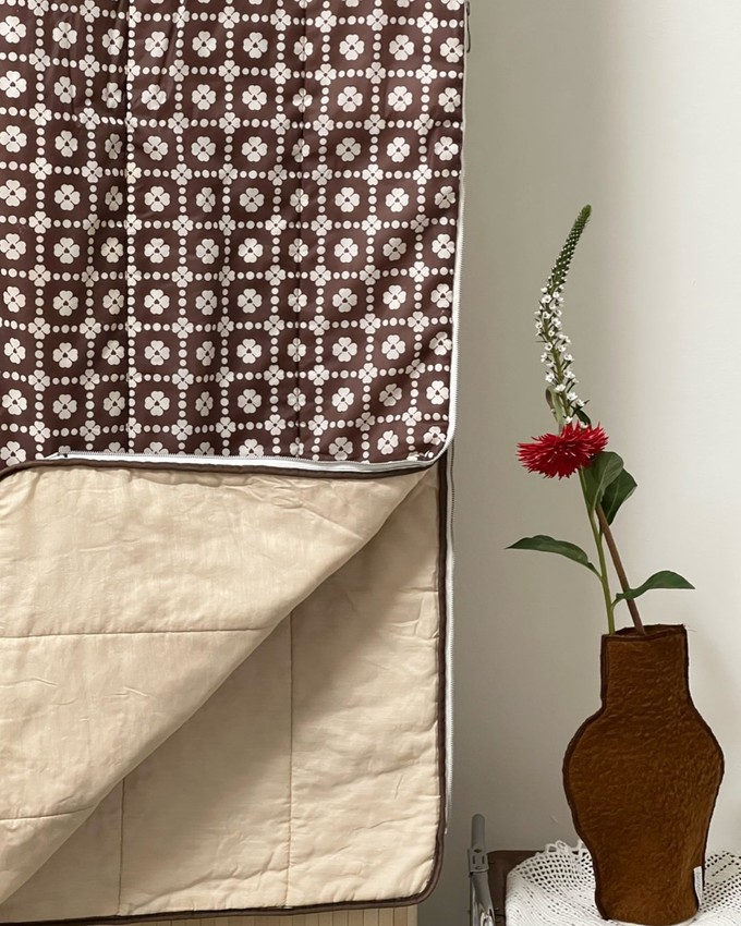 Our "WHITE DAISIES"  Reversible Blanket Made COAT - M from Fitolojio Workshop