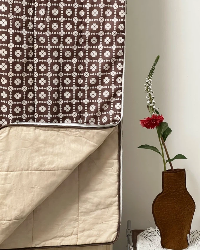 Our "WHITE DAISIES"  Reversible Blanket Made COAT - M from Fitolojio Workshop