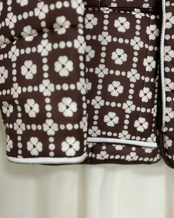 Our "WHITE DAISIES"  Reversible Blanket Made COAT - M from Fitolojio Workshop