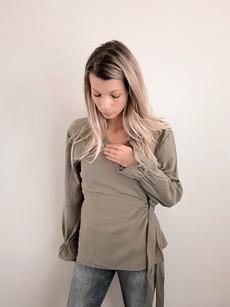 Wickelbluse – Olive via Glow - the store