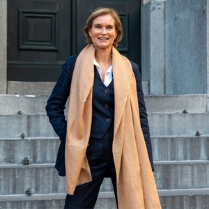 Handmade Classic Camel Cashmere Scarf from Heritage Moda