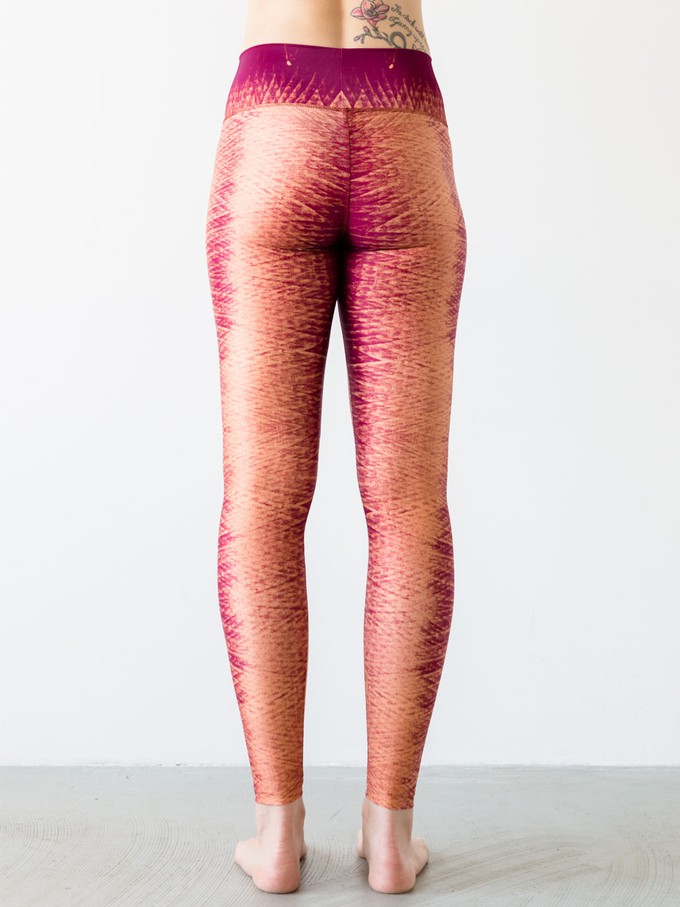 Yoga Pants Red Winddrawings from Hoessee