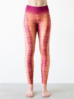 Yoga Pants Winddrawings Red from Hoessee