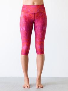 Capris Paradise Birds Red via Hoessee