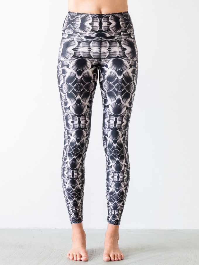 Yoga Pants Mytilus Shadows from Hoessee