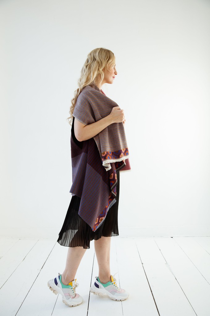 Light Wool Cape Fusion Plum from JULAHAS