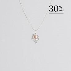 Maple leaf with pearl necklace silver 30% SALE from Julia Otilia