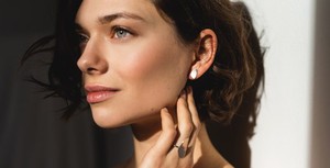 Dainty Pebble stud earrings silver | mat finish from Julia Otilia