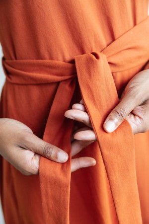 Bio-Baumwoll Kleid Khushi Terracotta from Jyoti - Fair Works