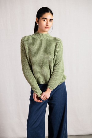 Baby-Alpaka Turtleneck Strickpullover Tacna Lindgrün from Jyoti - Fair Works Baby-Alpaka Turtleneck Strickpullover Tacna Lindgrün from Jyoti - Fair Works