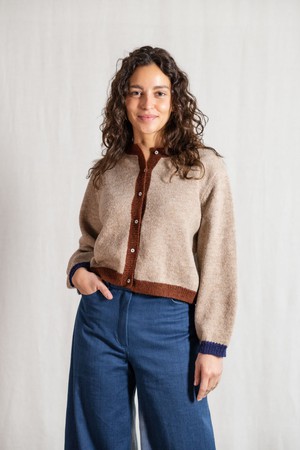 Baby-Alpaka Strickcardigan Sullana Colorblock Sand from Jyoti - Fair Works Baby-Alpaka Strickcardigan Sullana Colorblock Sand from Jyoti - Fair Works