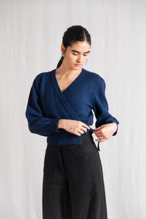 Baby-Alpaka Wickelcardigan Abancay Blau from Jyoti - Fair Works Baby-Alpaka Wickelcardigan Abancay Blau from Jyoti - Fair Works