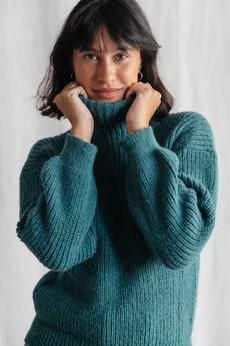 Baby-Alpaka Turtleneck Strickpullover Sabeti Ozean via Jyoti - Fair Works