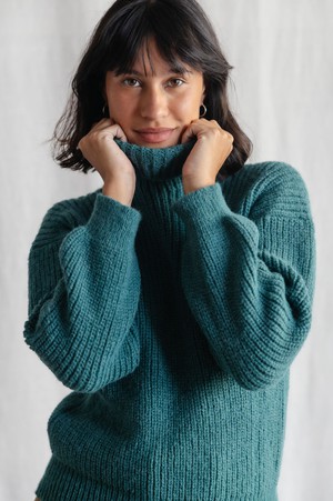 Baby-Alpaka Turtleneck Strickpullover Sabeti Ozean from Jyoti - Fair Works Baby-Alpaka Turtleneck Strickpullover Sabeti Ozean from Jyoti - Fair Works
