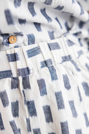Bio-Baumwoll Shorts Sitaar Ikat Weiß from Jyoti - Fair Works