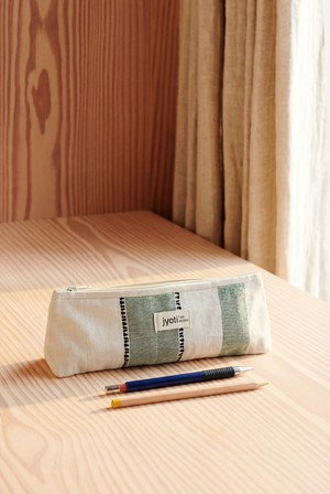 Baumwoll Federmäppchen Qalamadaan Webmuster Grün from Jyoti - Fair Works