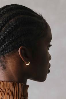 Ohrstecker Maani Messing via Jyoti - Fair Works