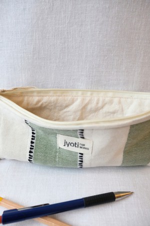 Baumwoll Federmäppchen Qalamadaan Webmuster Grün from Jyoti - Fair Works