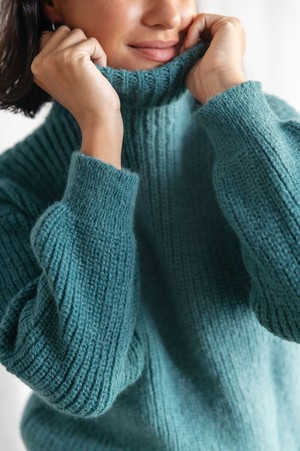 Baby-Alpaka Turtleneck Strickpullover Sabeti Ozean from Jyoti - Fair Works Baby-Alpaka Turtleneck Strickpullover Sabeti Ozean from Jyoti - Fair Works