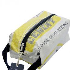 Waschbeutel via Kipepeo-Clothing