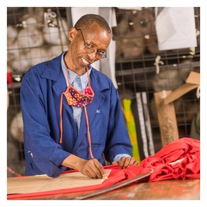 BASIC Männer T-Shirt Mitternachtsblau from Kipepeo-Clothing