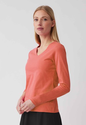V-Neck Shirt, Modell Mara from LANA Organic