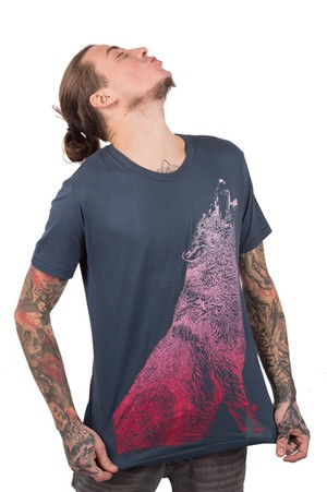 Howling Wolf T-shirt - Bamboo from Loenatix