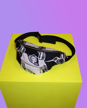 FANTOOMPIJN – fanny pack from logocomo