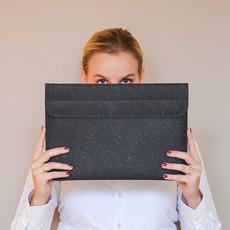 Laptop Sleeve MAC - Zwart via MADE out of
