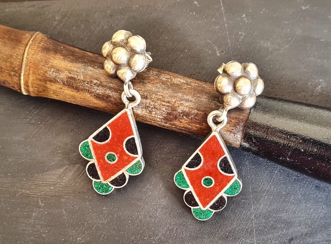 925 Silber, Emaille Cloisonné Ohrringe: Handgefertigter Schmuck aus Rajasthan from ManduTrap