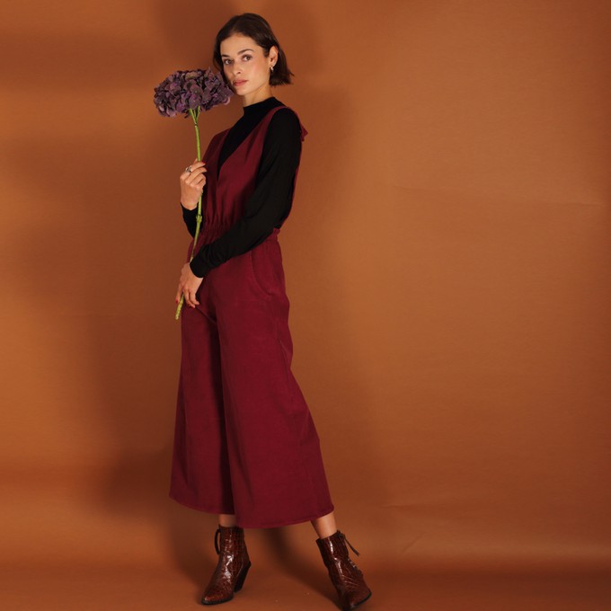 Jumpsuit Clara aus einem Bio- Baumwollcord in berry (weinrot/lila) from ManduTrap