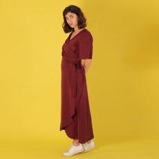 Langes Tencel Wickelkleid „Luma“ in berry via ManduTrap
