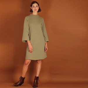 Stehkragenkleid Seyda aus einem Waffelstoff  in olive from ManduTrap