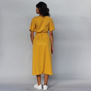 Sommerliches Wickelkleid Luma, gelbes Tencelkleid, gelbes Sommerkleid from ManduTrap