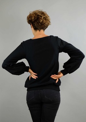 Baumwollpullover Caro mit Ballonärmeln in schwarz from ManduTrap
