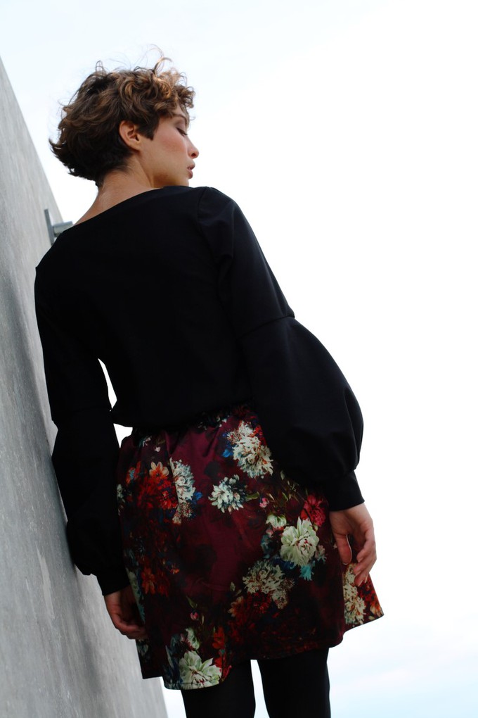 Baumwollpullover Caro mit Ballonärmeln in schwarz from ManduTrap