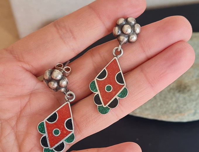 925 Silber, Emaille Cloisonné Ohrringe: Handgefertigter Schmuck aus Rajasthan from ManduTrap