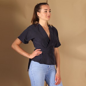 Wickelbluse Silja aus Tencel in Dunkelblau from ManduTrap