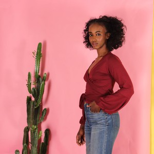 Tencel Wickelshirt Runa/berry from ManduTrap