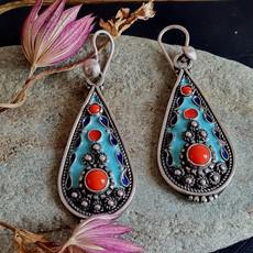 Cloisonné Emaille Ohrringe aus 925 Silber mit rot orangem Naturstein-Koralle via ManduTrap