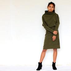 Asymmetrisches Cordkleid Juni aus Biobaumwolle kbA in olivegrün via ManduTrap