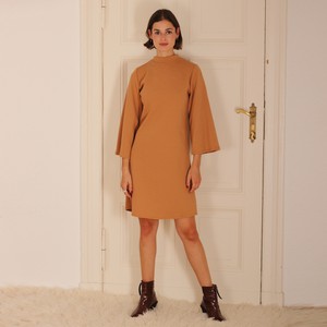 Stehkragenkleid Seyda aus einem Waffelstoff  in sand from ManduTrap