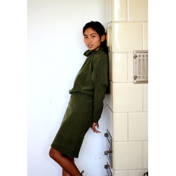 Asymmetrisches Cordkleid Juni aus Biobaumwolle kbA in olivegrün from ManduTrap