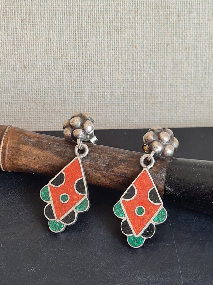 925 Silber, Emaille Cloisonné Ohrringe: Handgefertigter Schmuck aus Rajasthan from ManduTrap