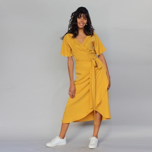 Sommerliches Wickelkleid Luma, gelbes Tencelkleid, gelbes Sommerkleid from ManduTrap