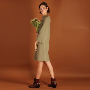 Stehkragenkleid Seyda aus einem Waffelstoff  in olive from ManduTrap