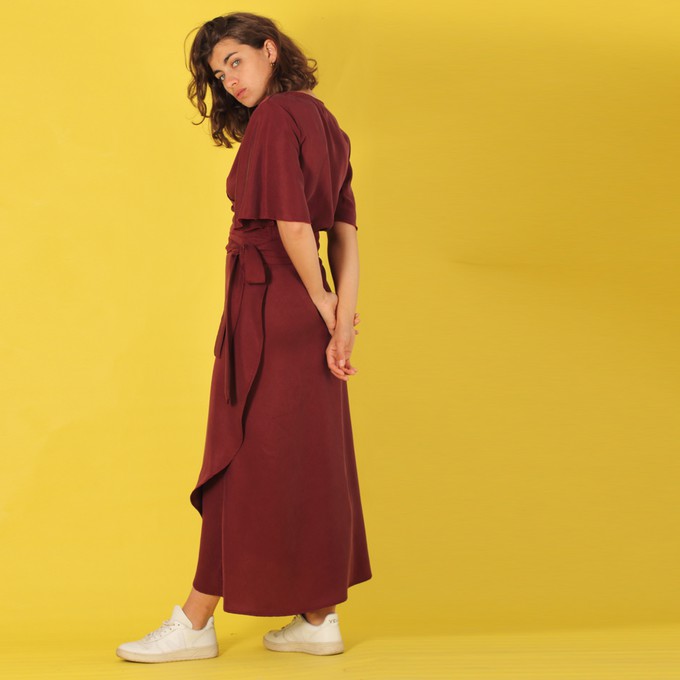 Langes Tencel Wickelkleid „Luma“ in berry from ManduTrap