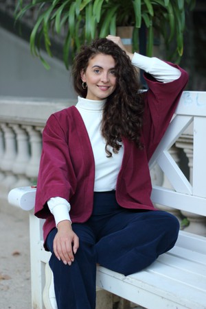 Kimonojacke aus Biobaumwolle – Cord in Berry – Nachhaltige Mode für zeitlosen Stil from ManduTrap