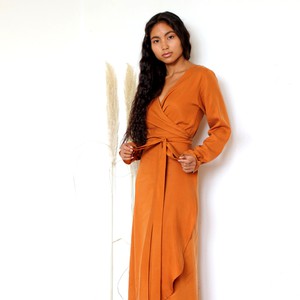 Langärmeliges Tencel Wickelkleid Falta cognac from ManduTrap